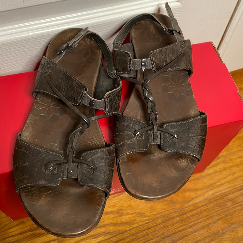 Merrell Sandles